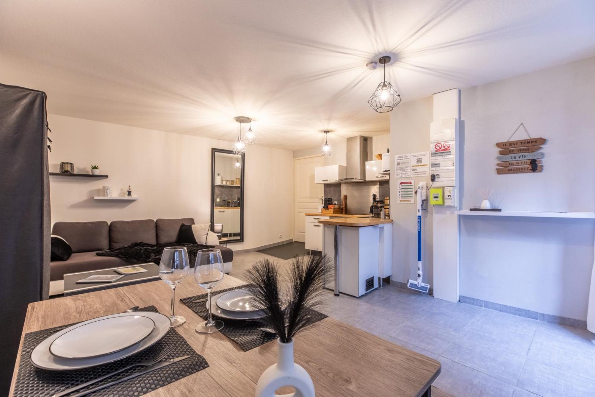Nid Douillet - Elegant Studio En Plein Centre De Riom Εξωτερικό φωτογραφία