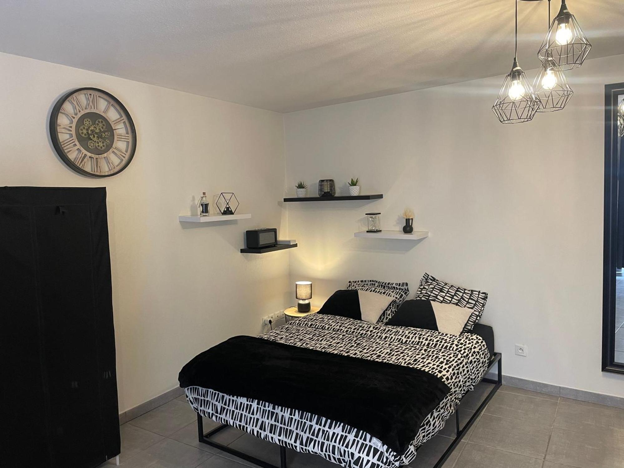Nid Douillet - Elegant Studio En Plein Centre De Riom Εξωτερικό φωτογραφία